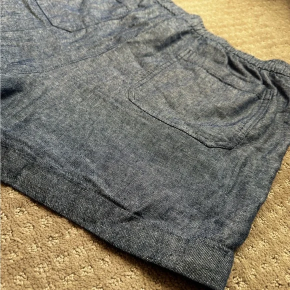 Old Navy Women's Jean colored Linen Shorts - Picture 6 of 7